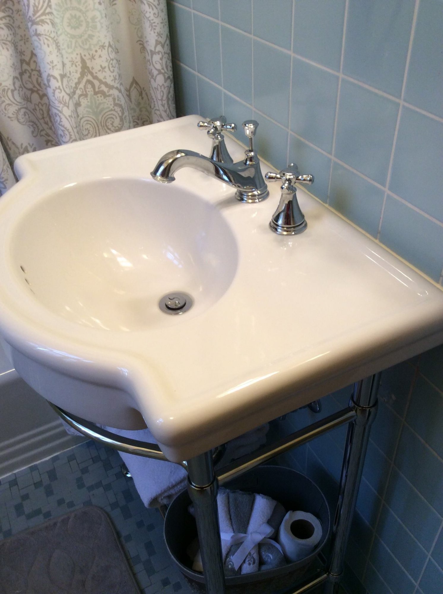 Pedestal sink with cross-handle faucet installed by Massey Plumbing in Dade City, FL